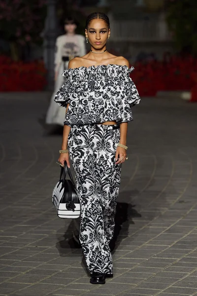 Look 14